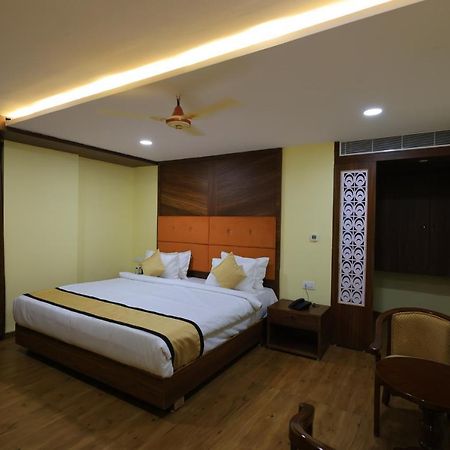 Sun Castle Hotel Palamaner Bagian luar foto