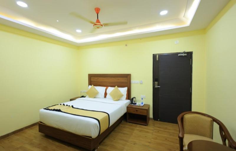 Sun Castle Hotel Palamaner Bagian luar foto