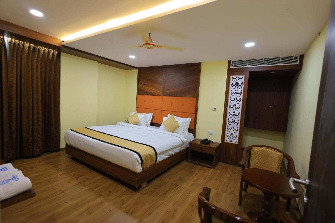 Sun Castle Hotel Palamaner Bagian luar foto